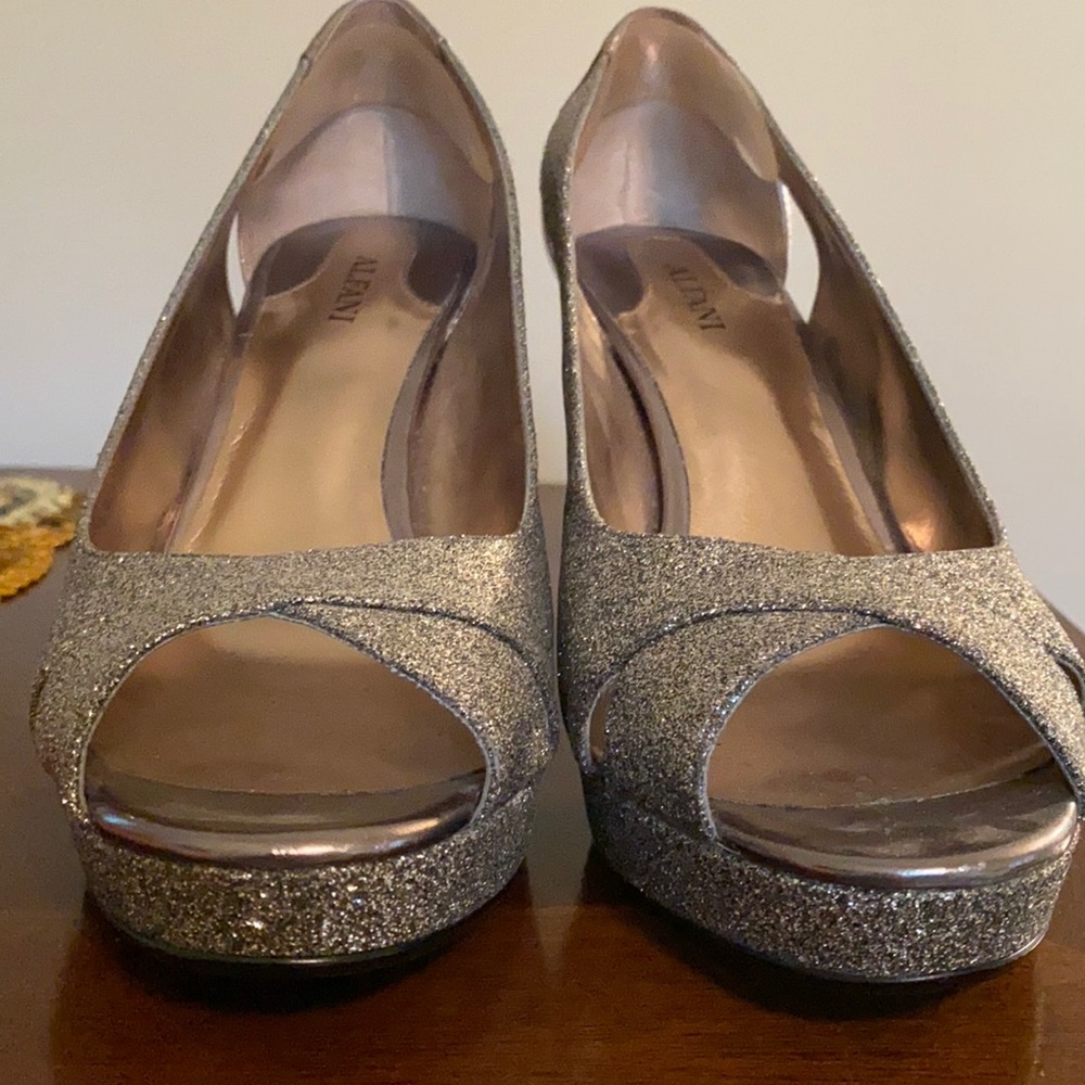 Alfani, Size 8 sparkle gun metal platform heel